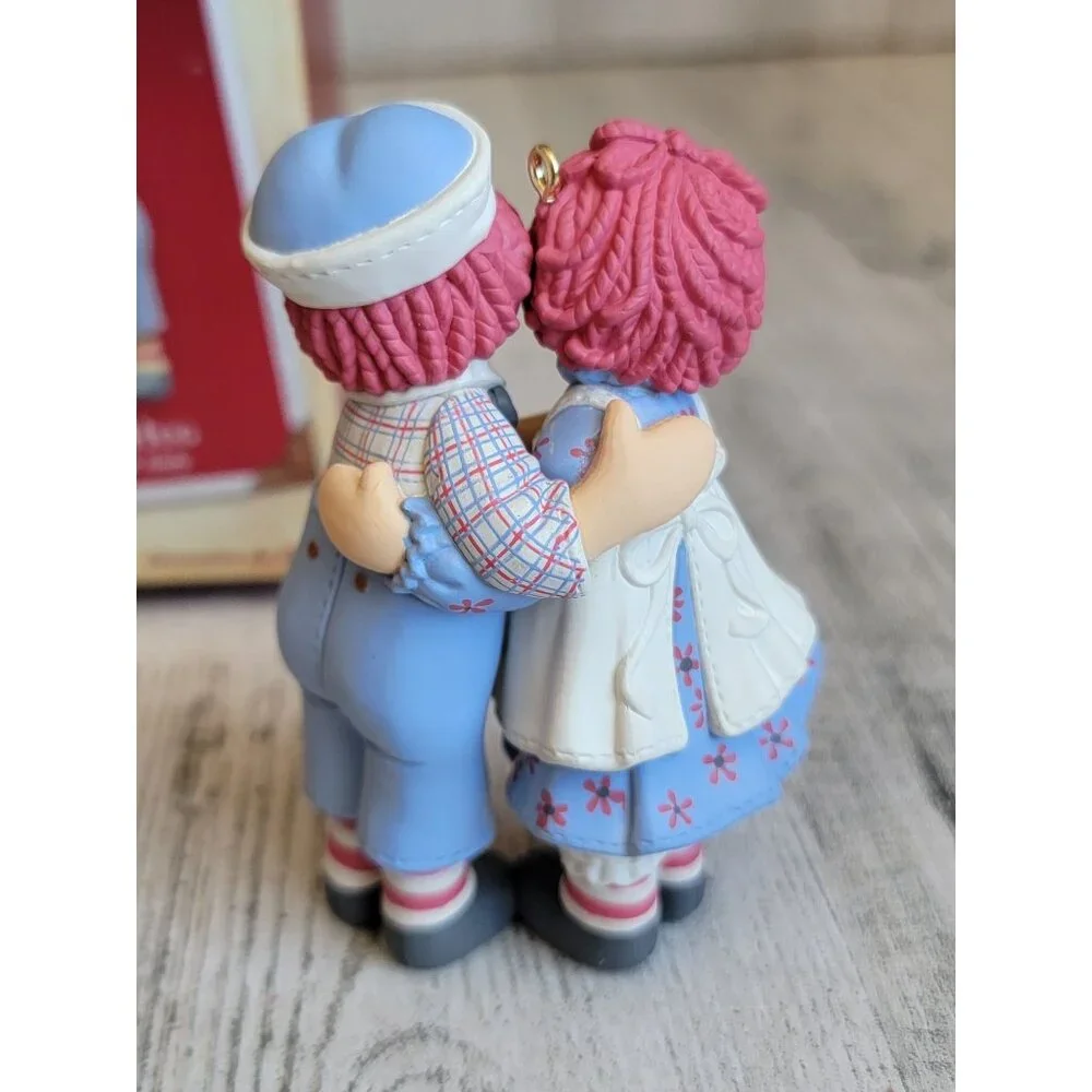 Hallmark holiday hug raggedy and‎ Andy ornament Xmas